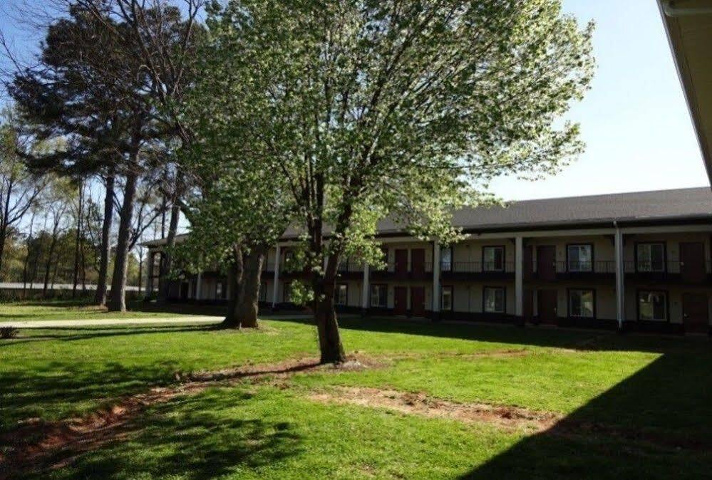 Red Roof Inn & Suites Greenwood, Sc Zewnętrze zdjęcie